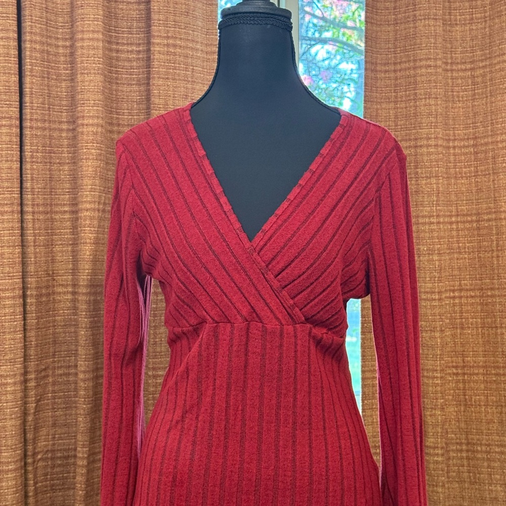 Elegant Red V-Neck Ribbed Sweater